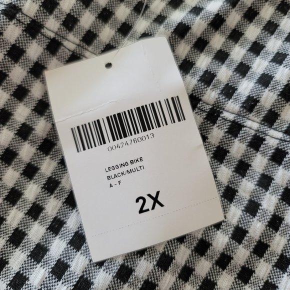 Forever 21+ Plus  Bermuda Bike Shorts Black/White Checkered 2X/XX / NWT - Picture 5 of 5